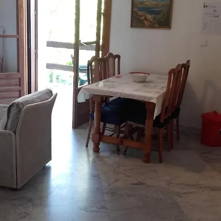 Casa-b- Pequeno Conjunto Adosados