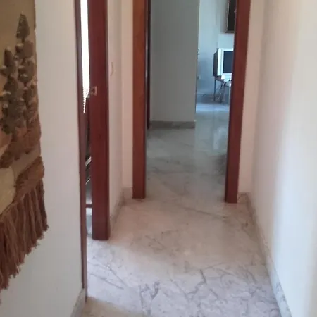 Casa-b- Pequeno Conjunto Adosados