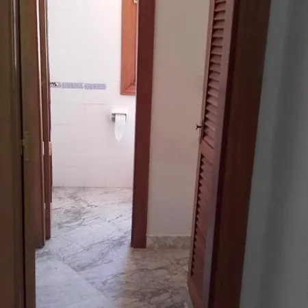 Casa-b- Pequeno Conjunto Adosados La Caleta-Guardia
