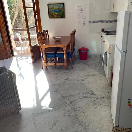 Casa-b- Pequeno Conjunto Adosados